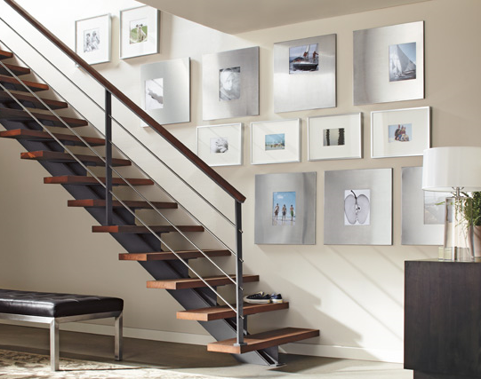 Frame wall with stainless steel frames