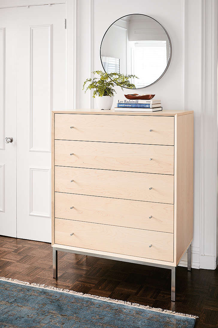 Five-drawer Delano dresser with round Infinity mirror above it