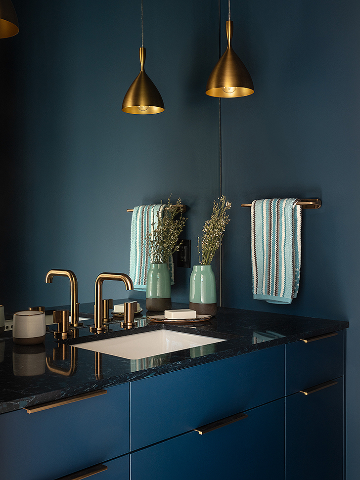 Dark blue bathroom inside the Modernism Week Showcase Home: The Gillman Residence